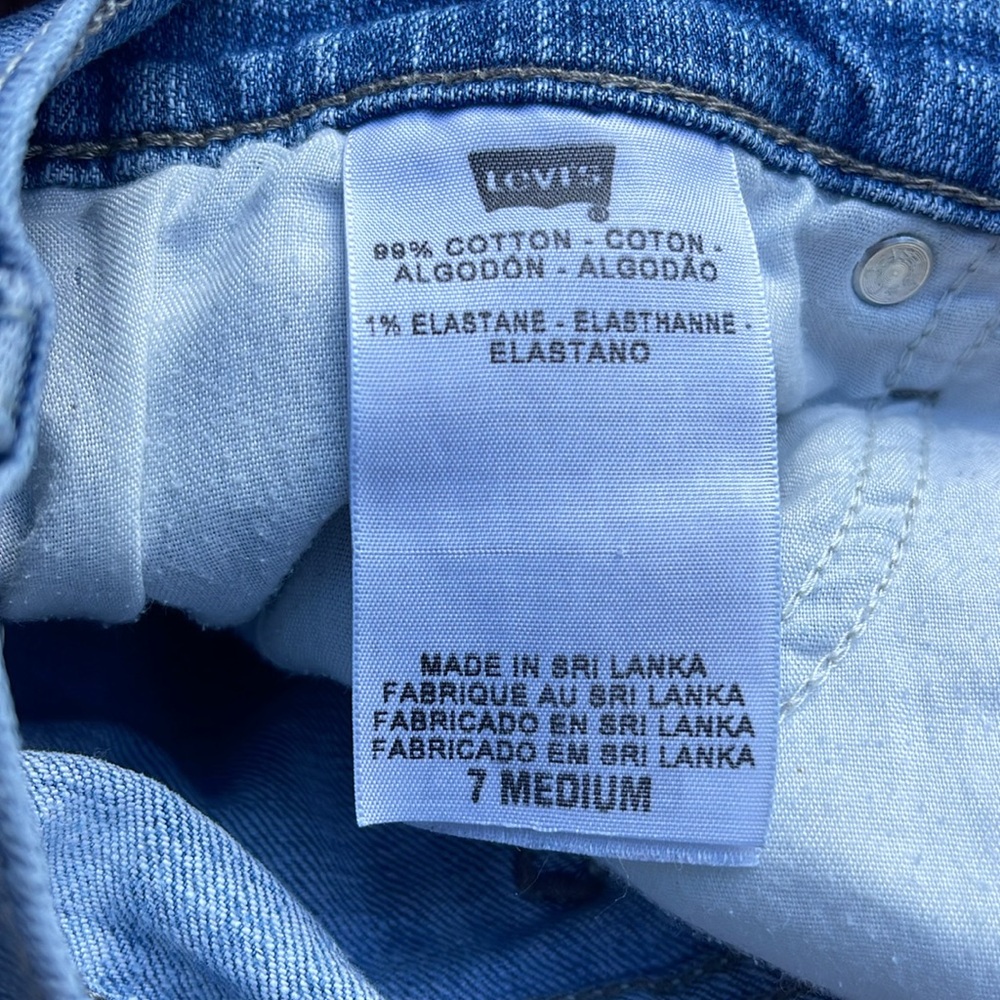 Levi’s Genuinely Crafted Light Wash Jeans Size 7M - Picture 10 of 11